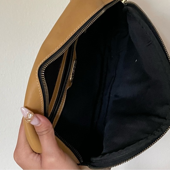 Vintage fendi penguin stripe camera crossbody bag - authenticated - Picture 9 of 11